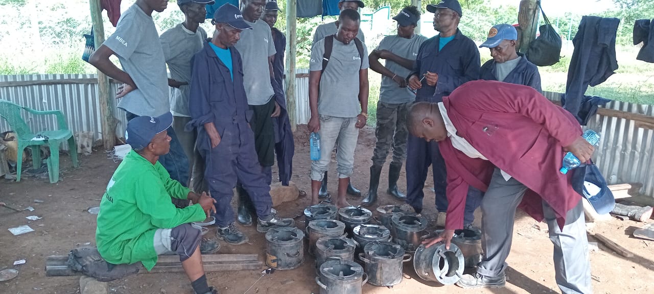 Briqstove demonstration in Kakuma